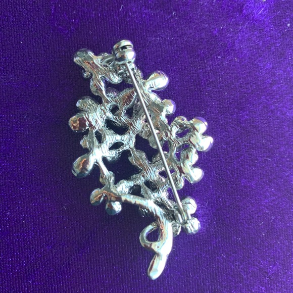 Floral Bouquet Brooch - Picture 6 of 8